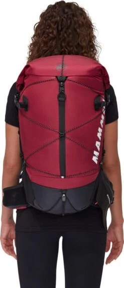 Mammut Ducan Spine 28-35 Women 12 Mammut Ducan Spine 28-35 Women -Camping Equipment Store 2530 00360 3734 mod back 1280x1280